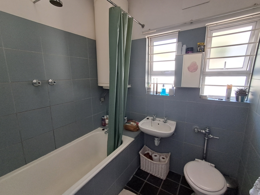 To Let 1 Bedroom Property for Rent in Vredehoek Western Cape